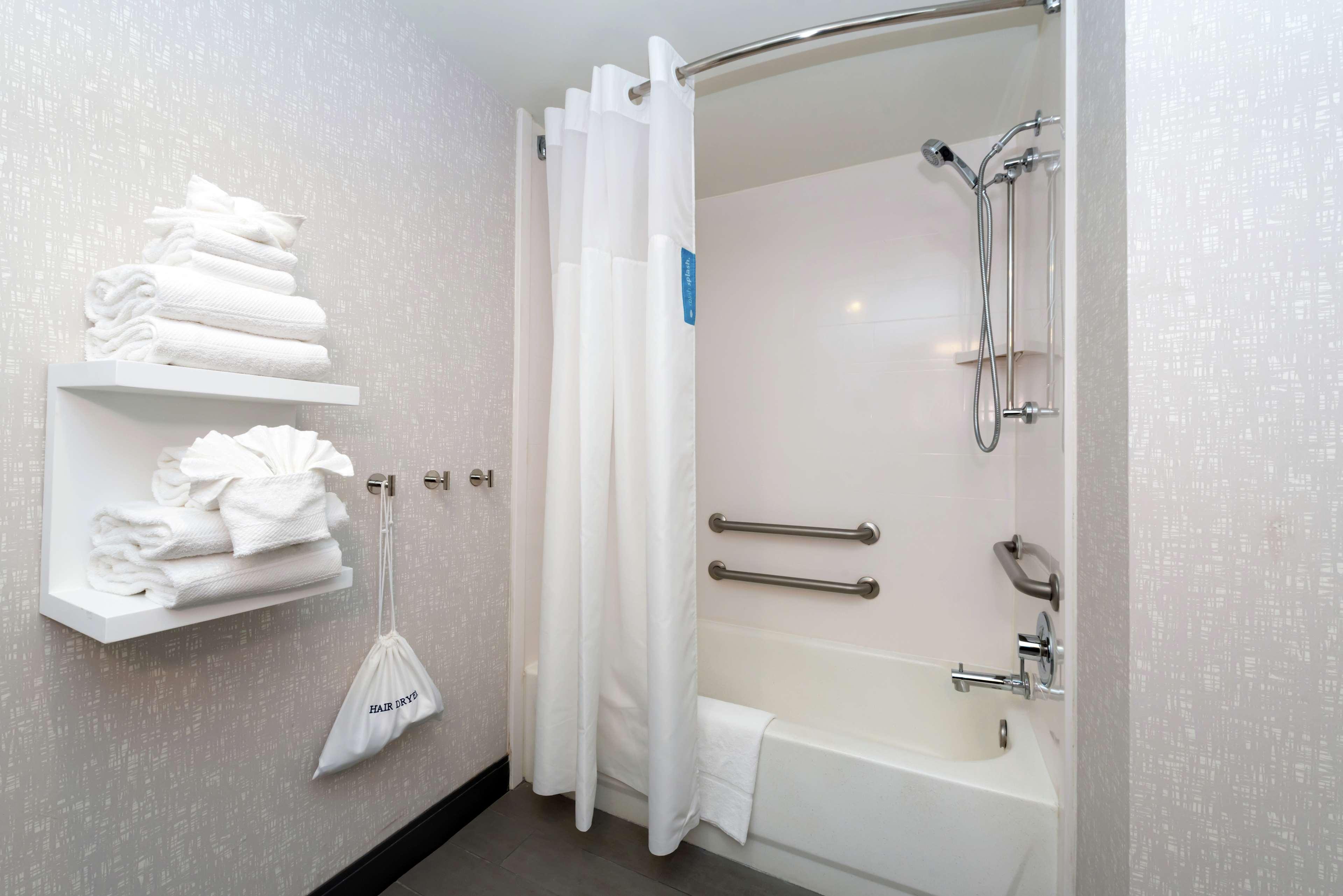 Hampton Inn Greensboro Airport Экстерьер фото