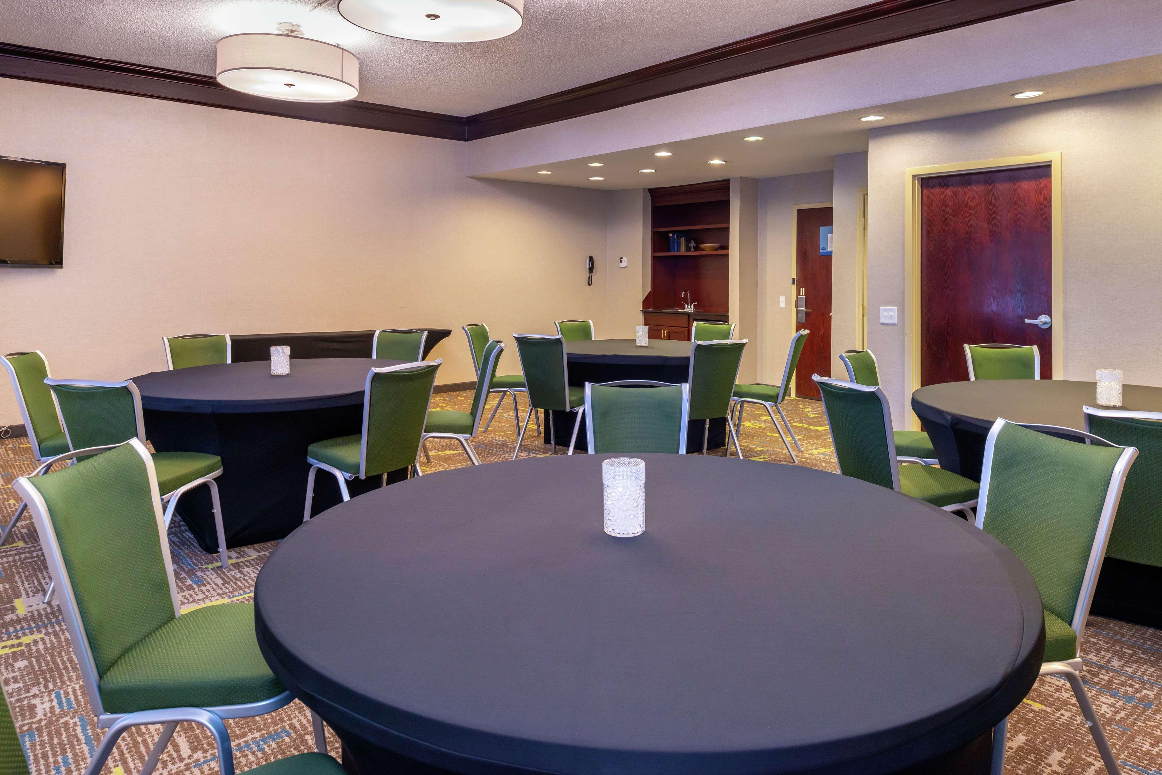 Hampton Inn Greensboro Airport Экстерьер фото