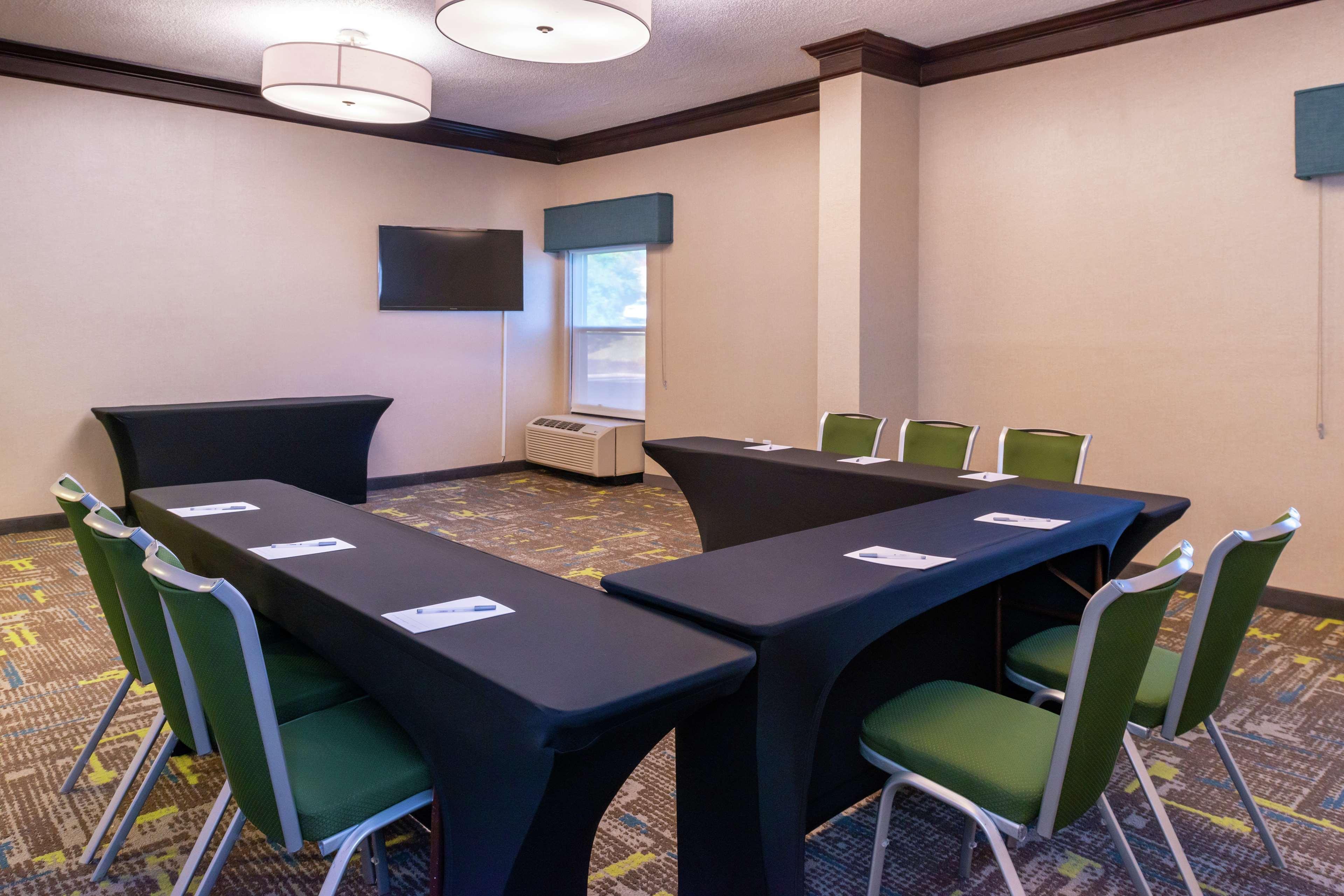 Hampton Inn Greensboro Airport Экстерьер фото
