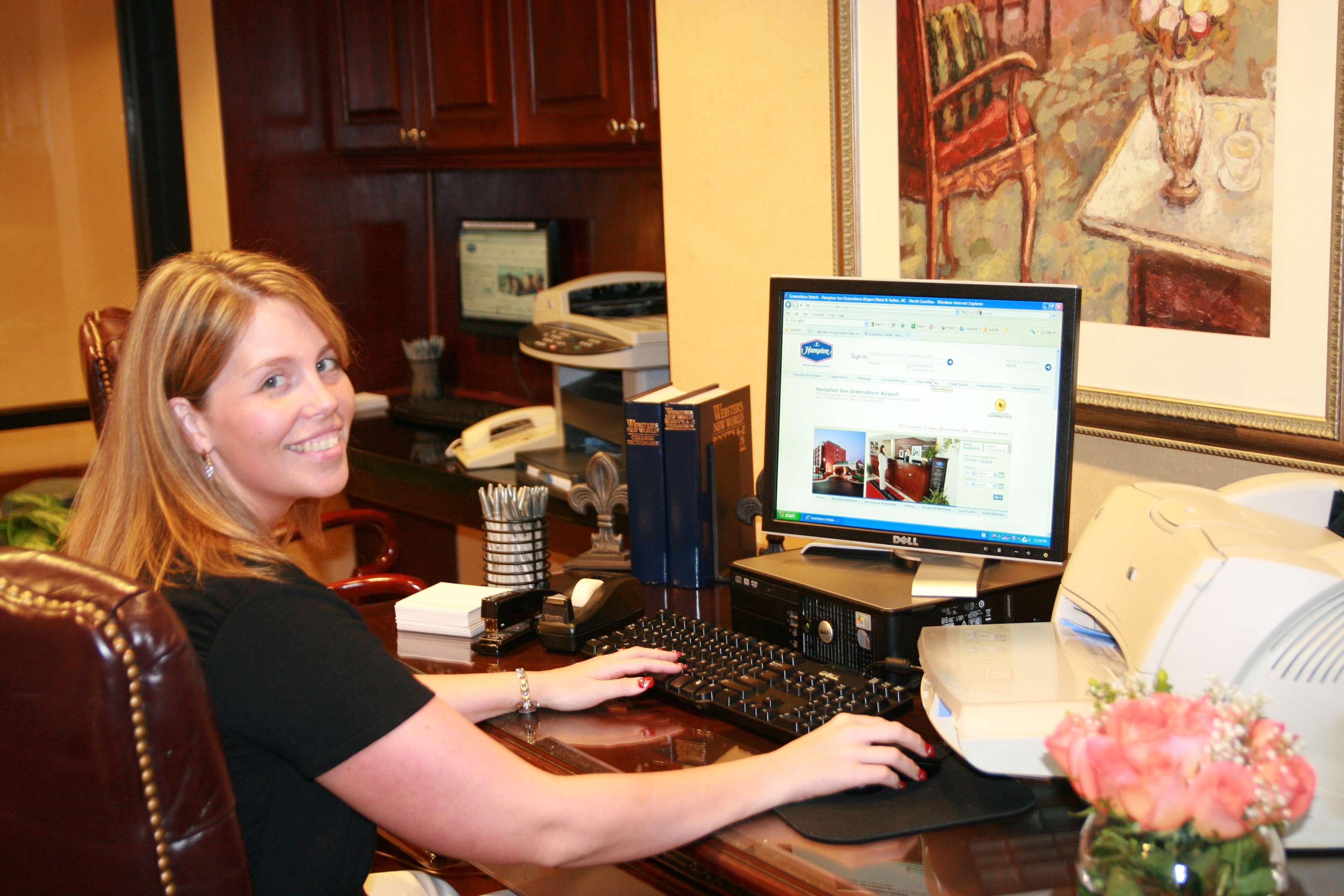 Hampton Inn Greensboro Airport Удобства фото