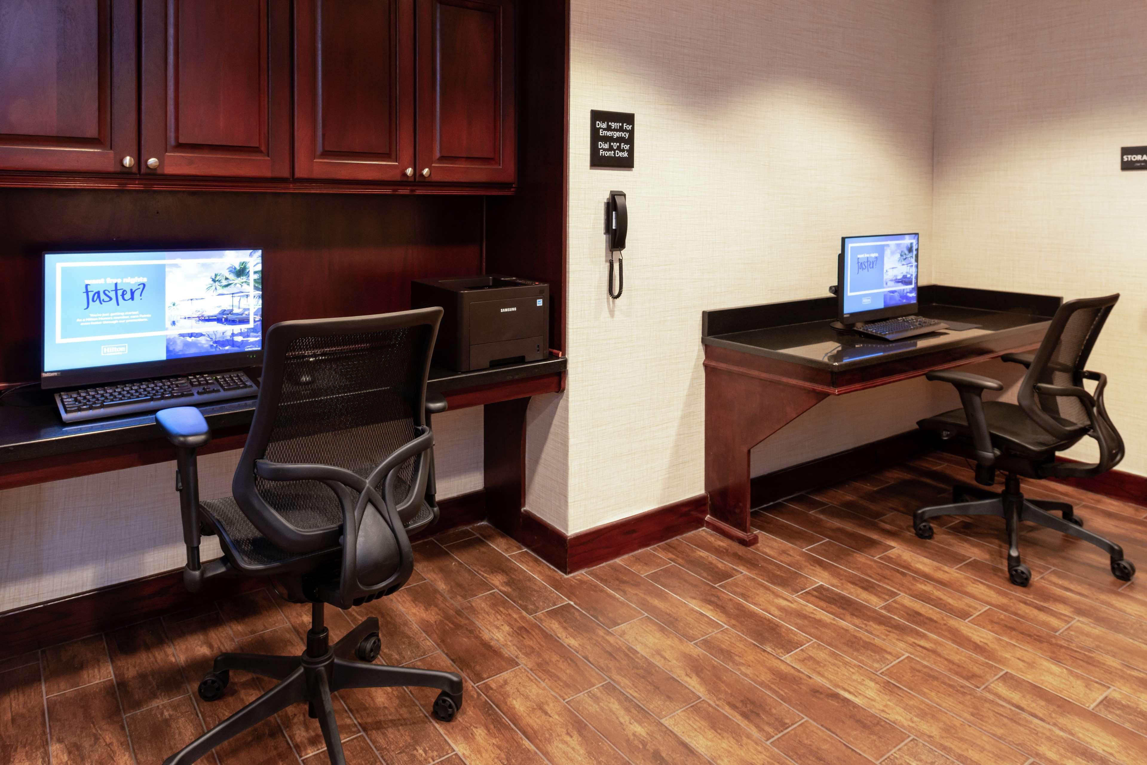 Hampton Inn Greensboro Airport Экстерьер фото
