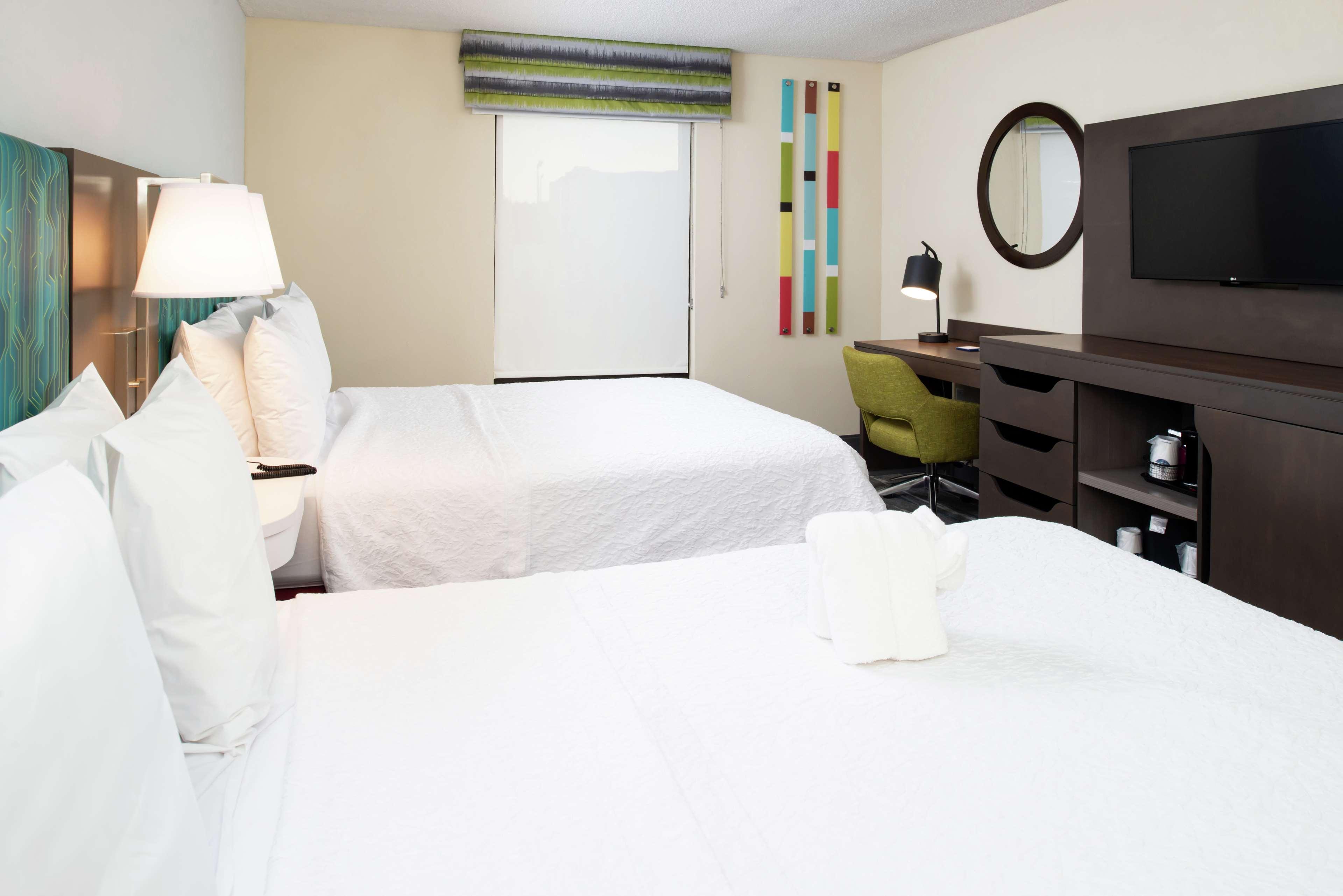 Hampton Inn Greensboro Airport Экстерьер фото