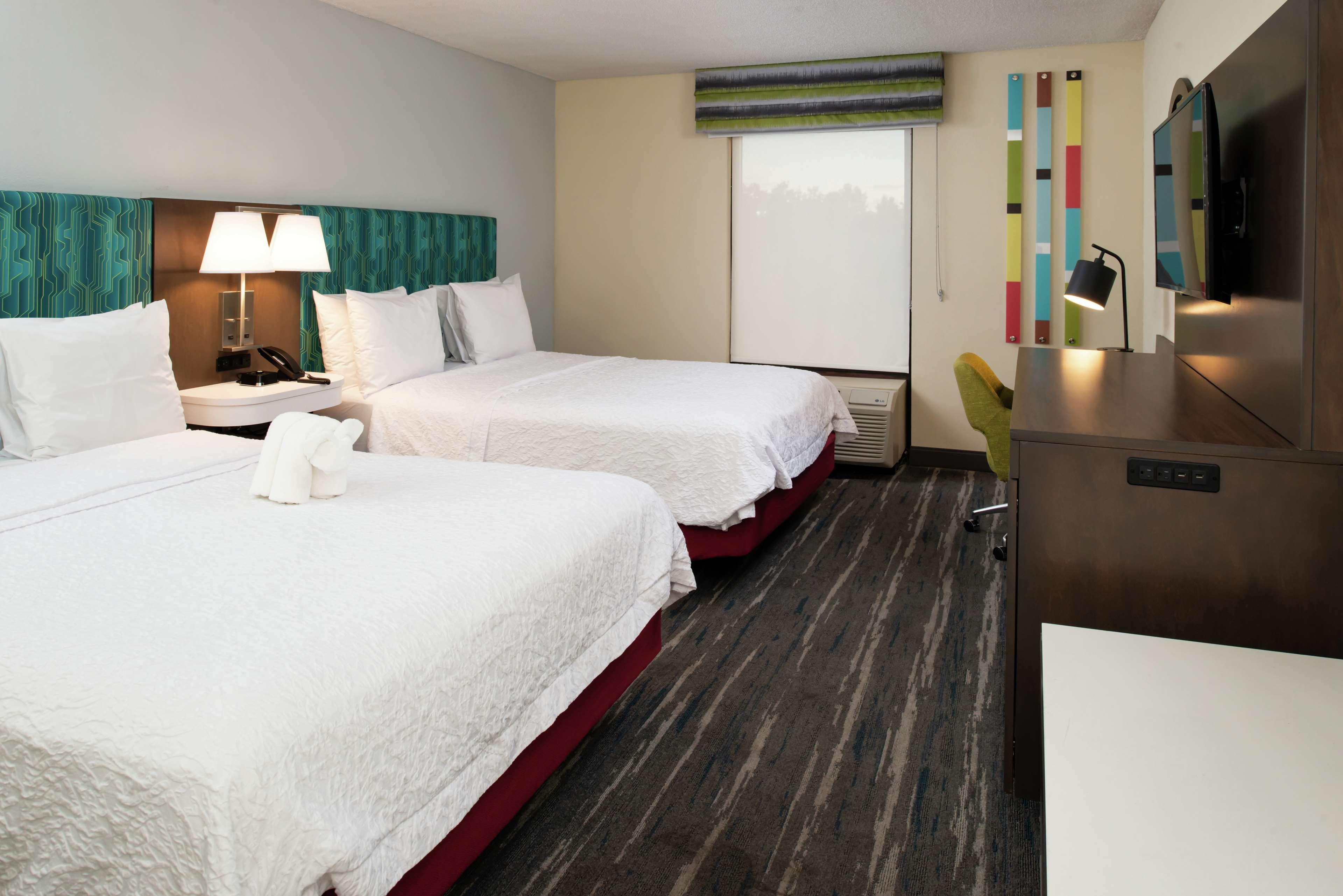Hampton Inn Greensboro Airport Экстерьер фото