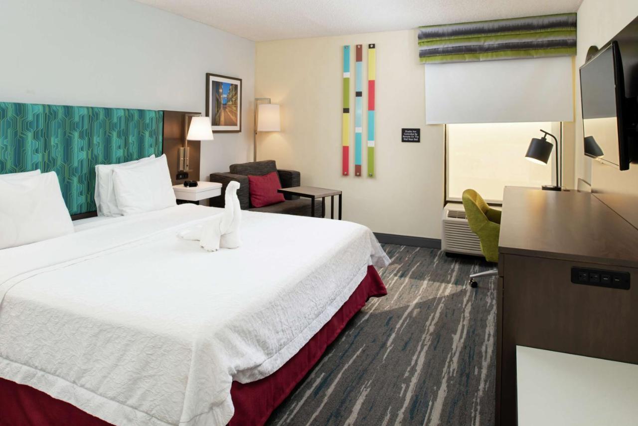 Hampton Inn Greensboro Airport Экстерьер фото