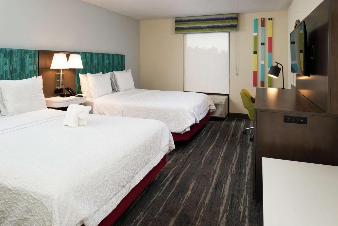 Hampton Inn Greensboro Airport Экстерьер фото