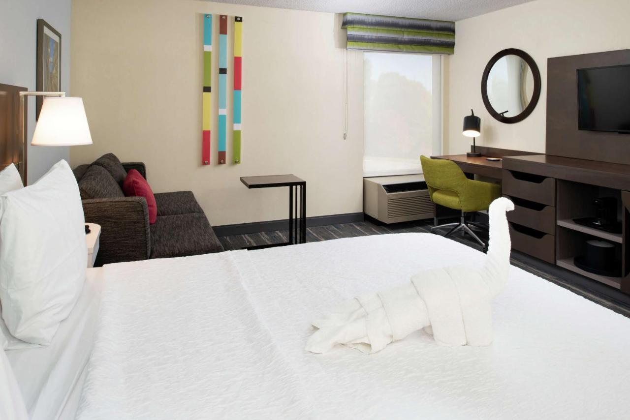 Hampton Inn Greensboro Airport Экстерьер фото