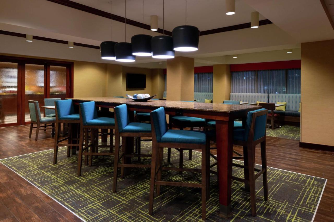 Hampton Inn Greensboro Airport Экстерьер фото