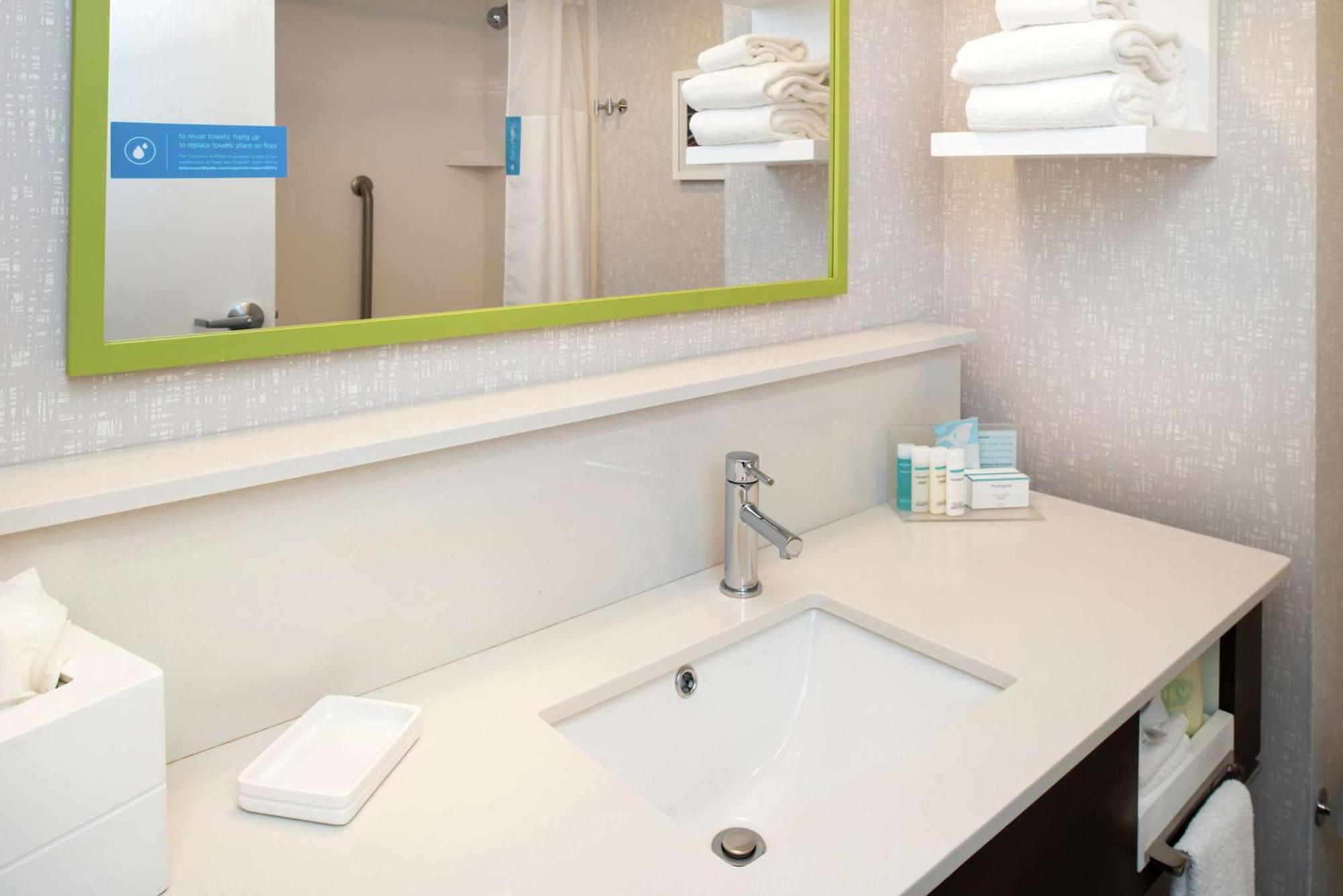 Hampton Inn Greensboro Airport Экстерьер фото