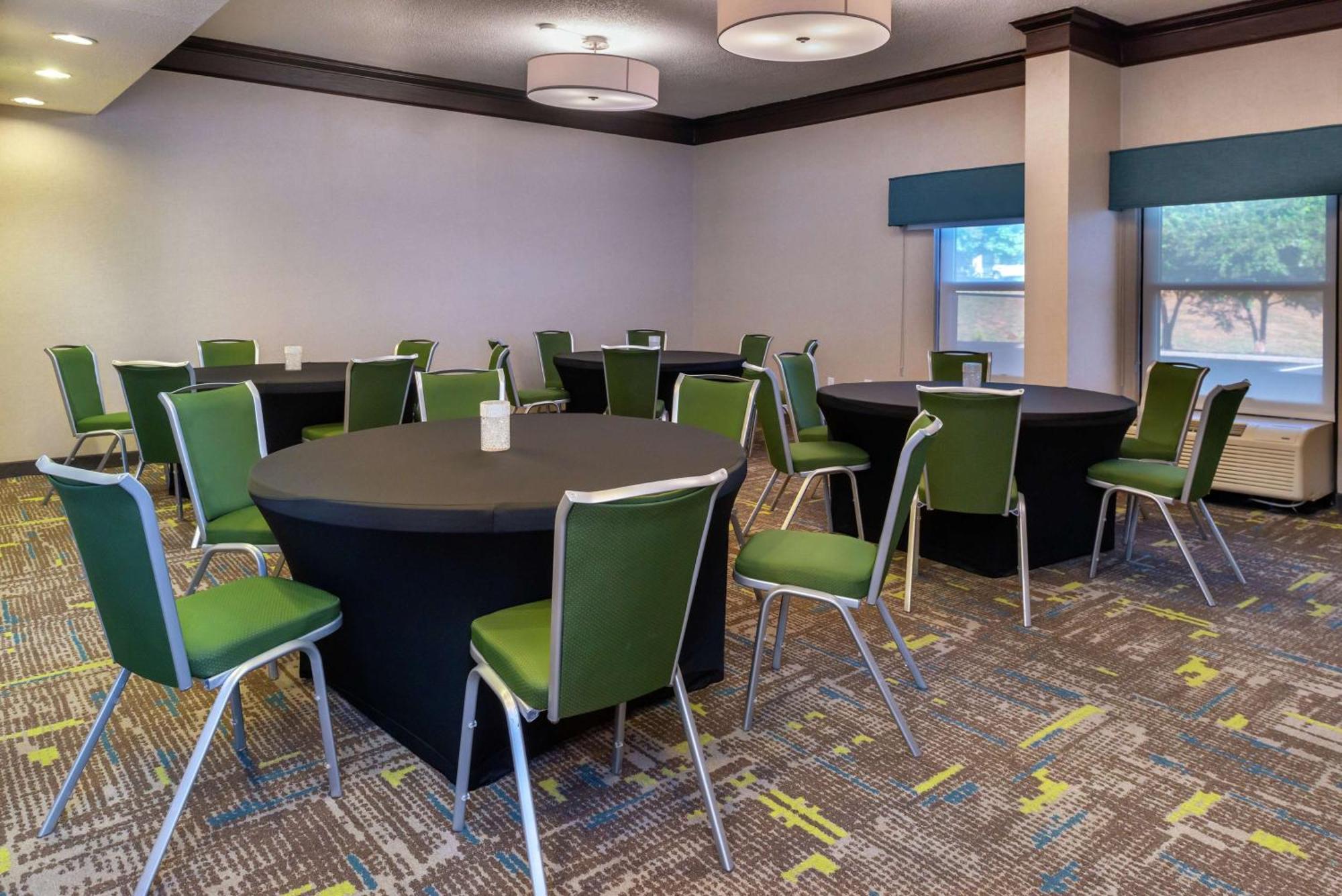 Hampton Inn Greensboro Airport Экстерьер фото