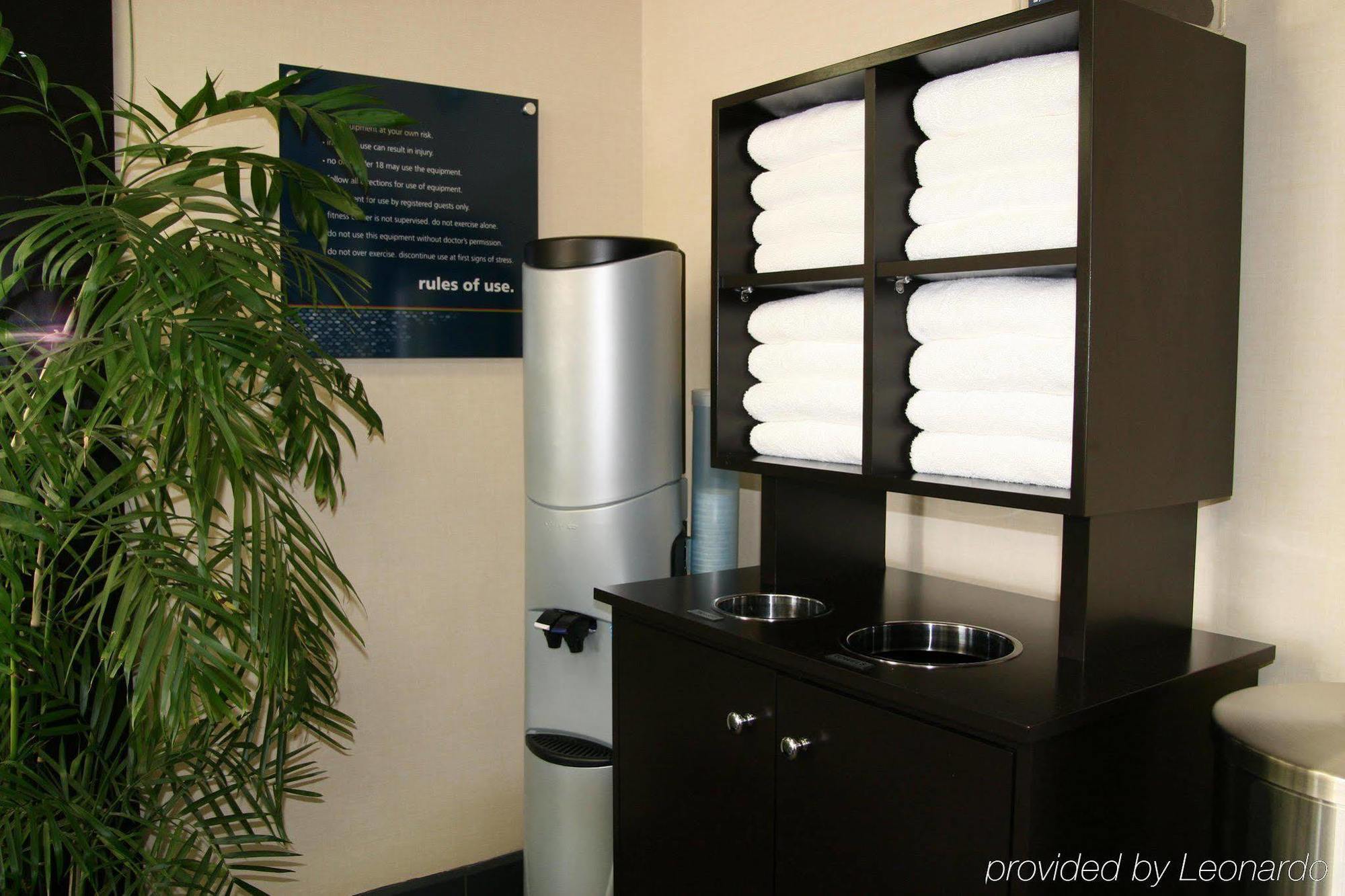 Hampton Inn Greensboro Airport Интерьер фото