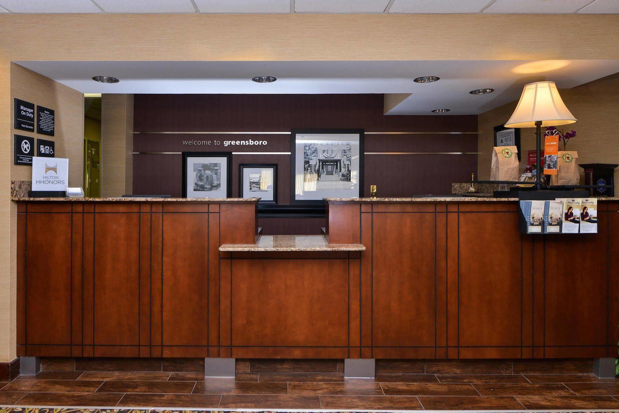 Hampton Inn Greensboro Airport Экстерьер фото