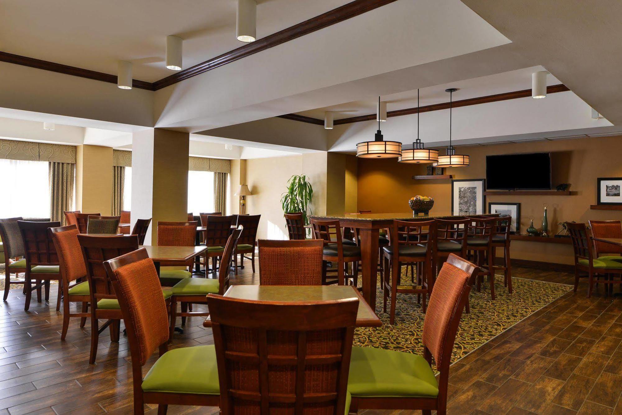 Hampton Inn Greensboro Airport Экстерьер фото