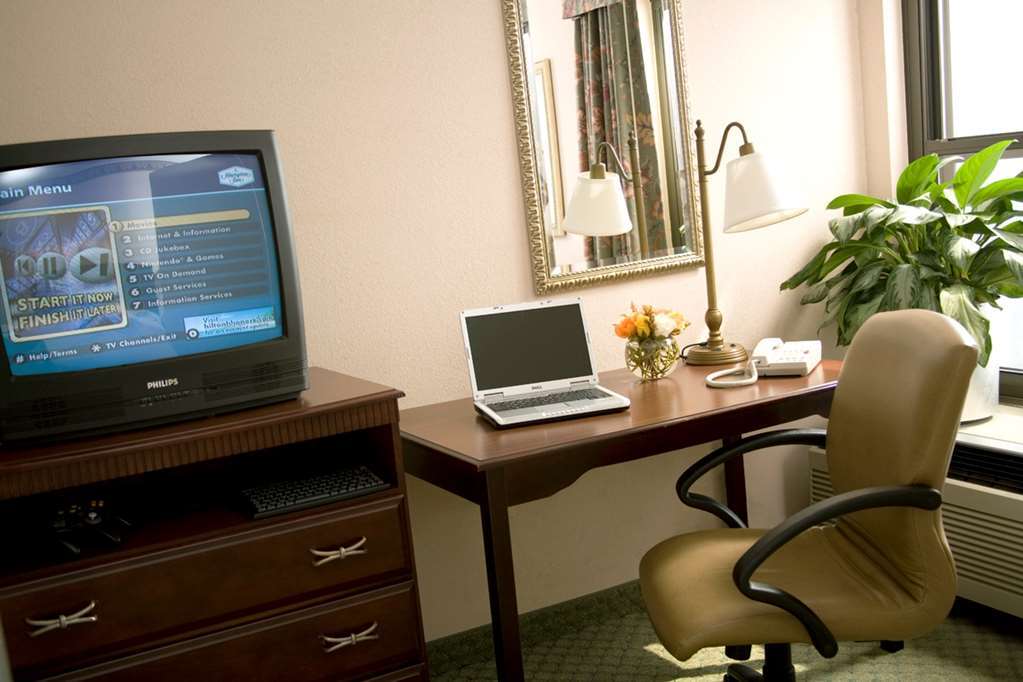 Hampton Inn Greensboro Airport Номер фото