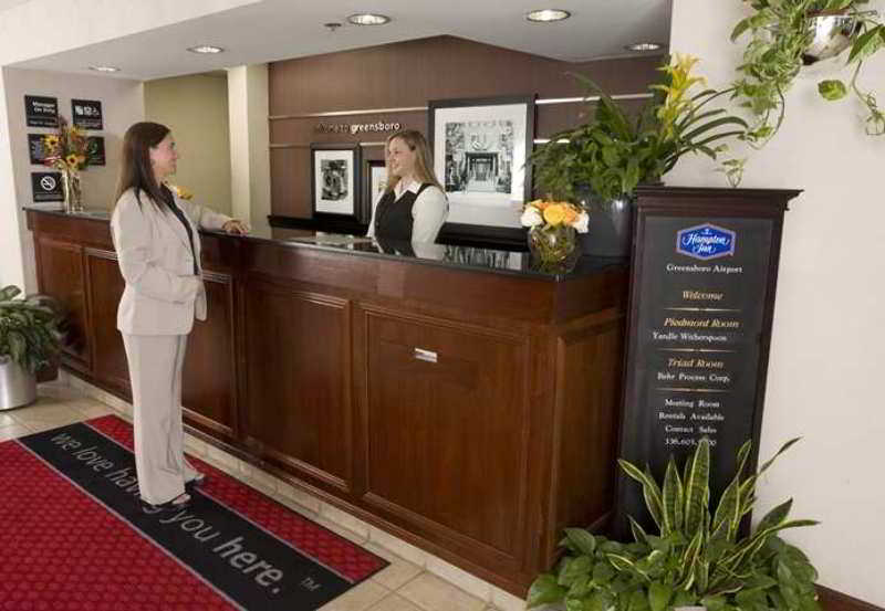 Hampton Inn Greensboro Airport Интерьер фото
