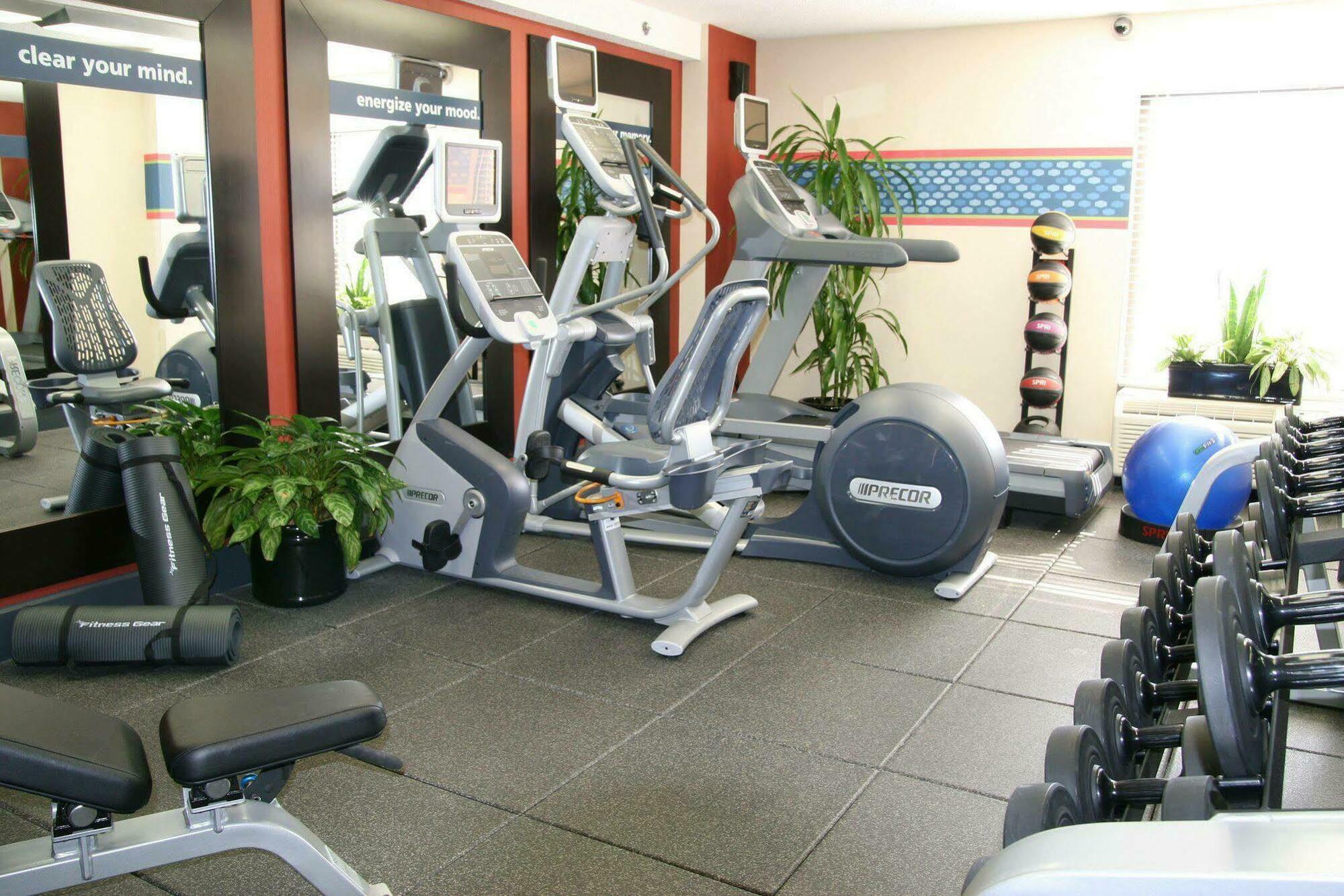 Hampton Inn Greensboro Airport Интерьер фото